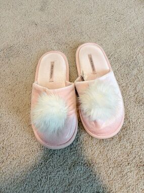 Victoria's Secret Pink Velvet Pom Pom Slide Slippers Size Medium